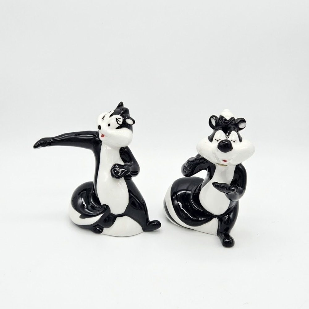 Warner Bros Salt Pepper Shakers Unisex OS Black White Pepe Le Pew Penelope 2011